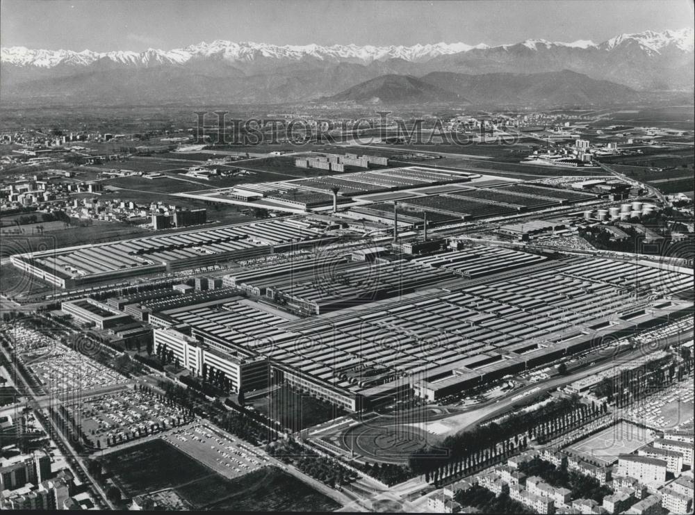 Press Photo Fiat &quot;Mirafiori&quot; Car Complex in Turin - Historic Images