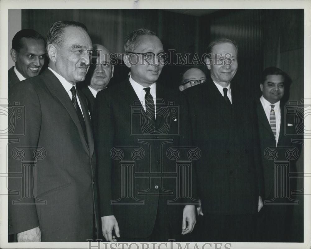 1962 Press Photo U.N. Secretary-General U Thant &amp; Leaders Meet On Cuba Question - Historic Images