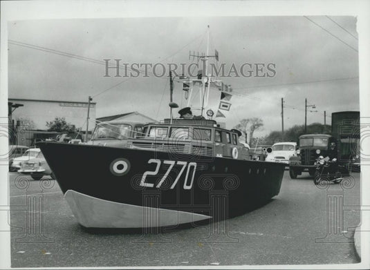 1961 Press Photo One Third Scale Royal Air Force Search Rescue Launch In Road - Historic Images