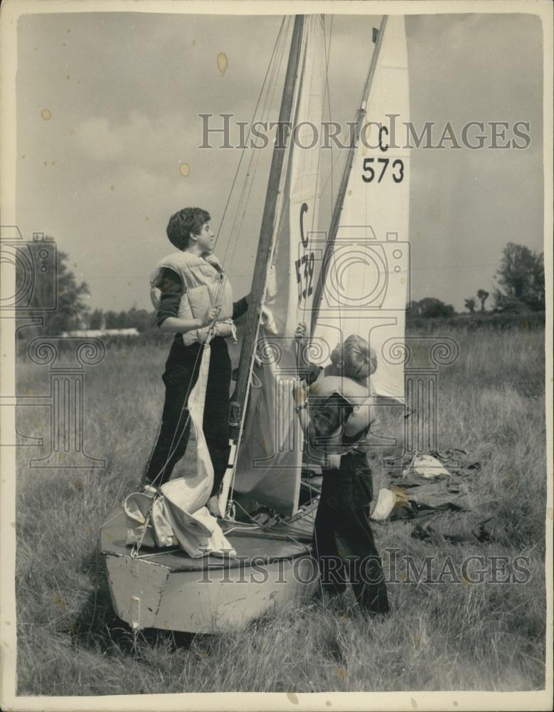 1955 Press Photo Claudine Vekemana, Patrick Van Godsenhovel, Youth Regatta - Historic Images