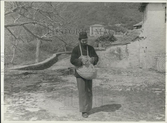 Press Photo Supply from the Garden - Historic Images