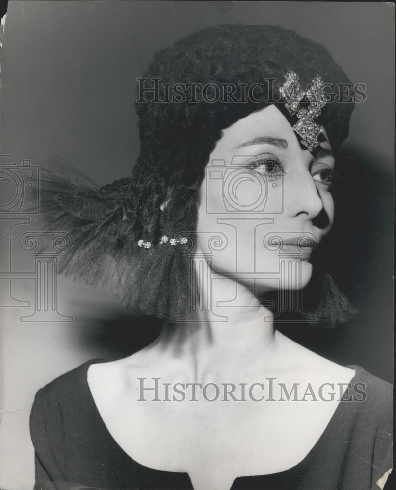 1963 Press Photo Autumn Hats - Historic Images