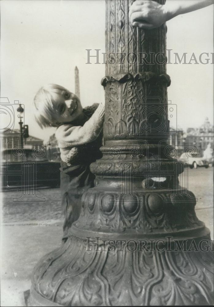 1957 Press Photo Three year old Hughes Herbert Actor - Historic Images