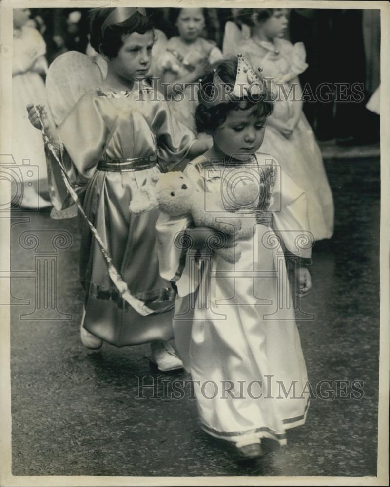 1957 Press Photo The procession of &quot;Our lady of Mount Carmel - Historic Images