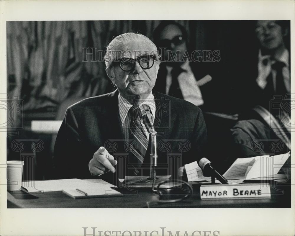 1975 Press Photo New York Mayor Abraham D. Beame - Historic Images