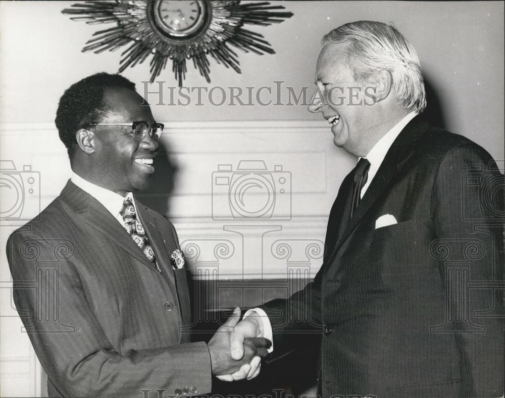 1971 Press Photo Prime Minister of Ghana .: Dr. Kofi Busia &amp; PM Mr. Heath - Historic Images