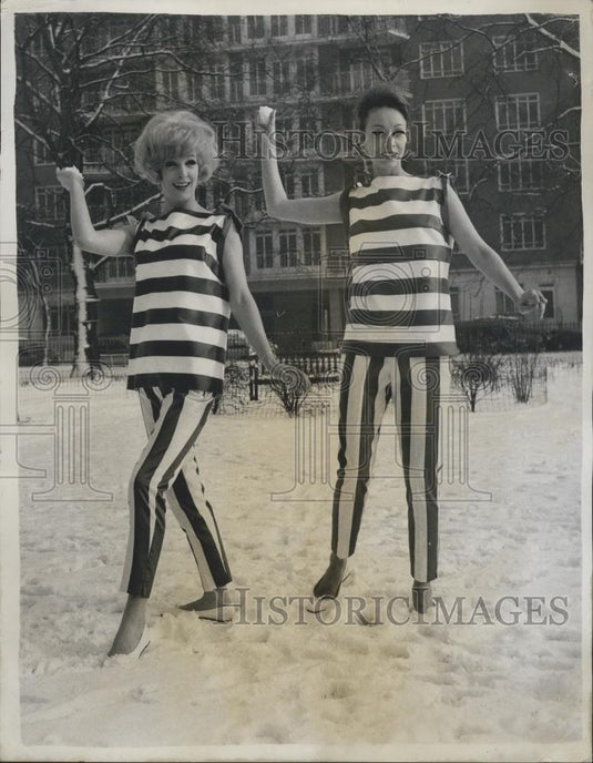 1962 Press Photo Queen's dressmaker Hardy Amies showed his Spring and Summer col - Historic Images
