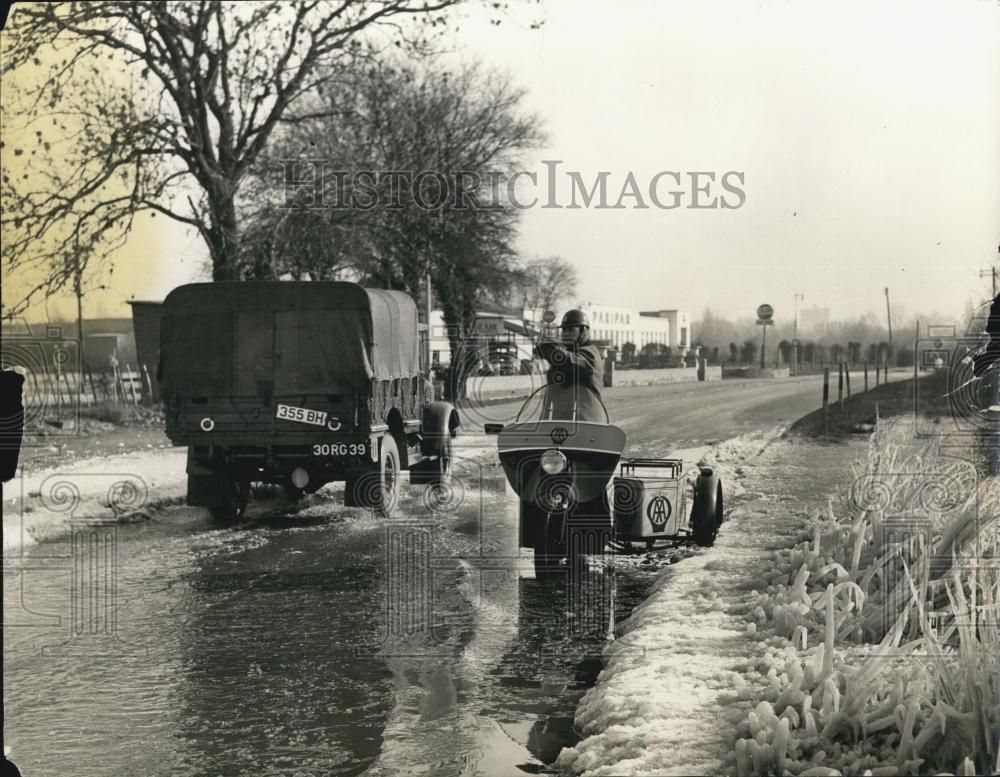Press Photo Flooding in Runnymead - Historic Images