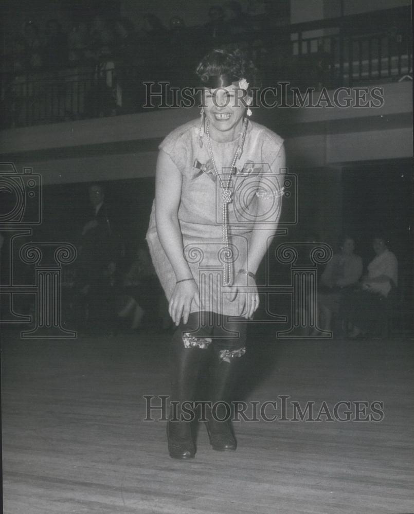 Press Photo Mrs Mopps Ball, Charladies of London - Historic Images