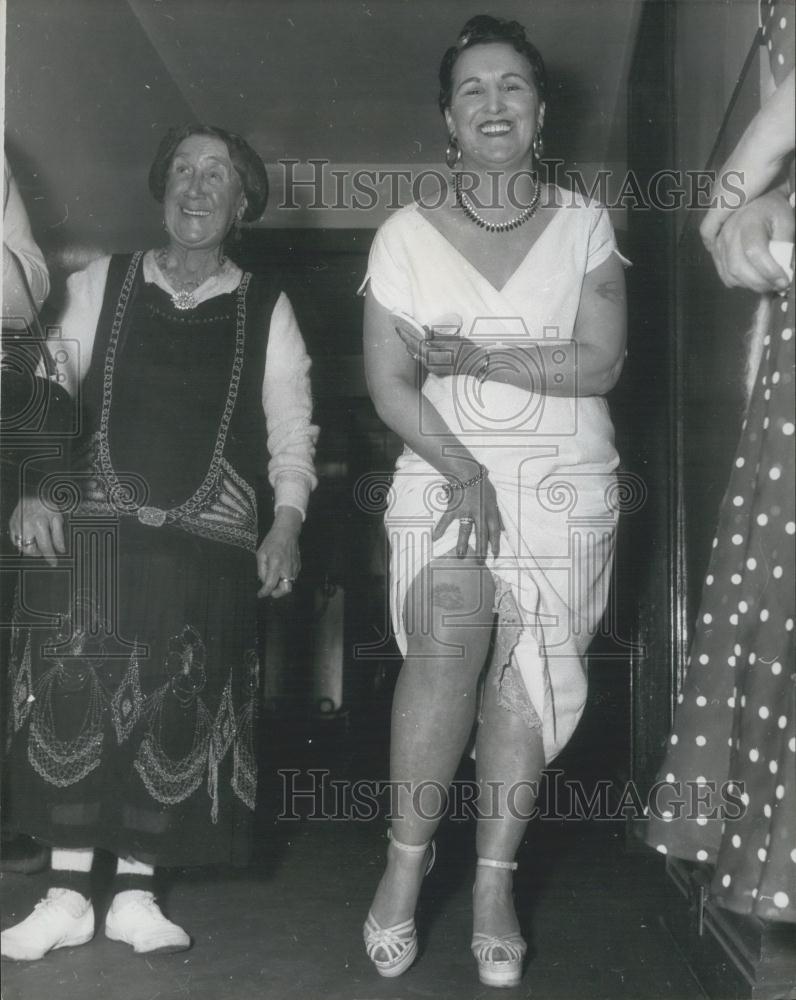 Press Photo Mrs Mopps Ball - Historic Images