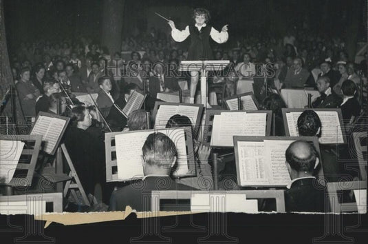 1951 Press Photo Giannella De Marco directs Orchestra - Historic Images