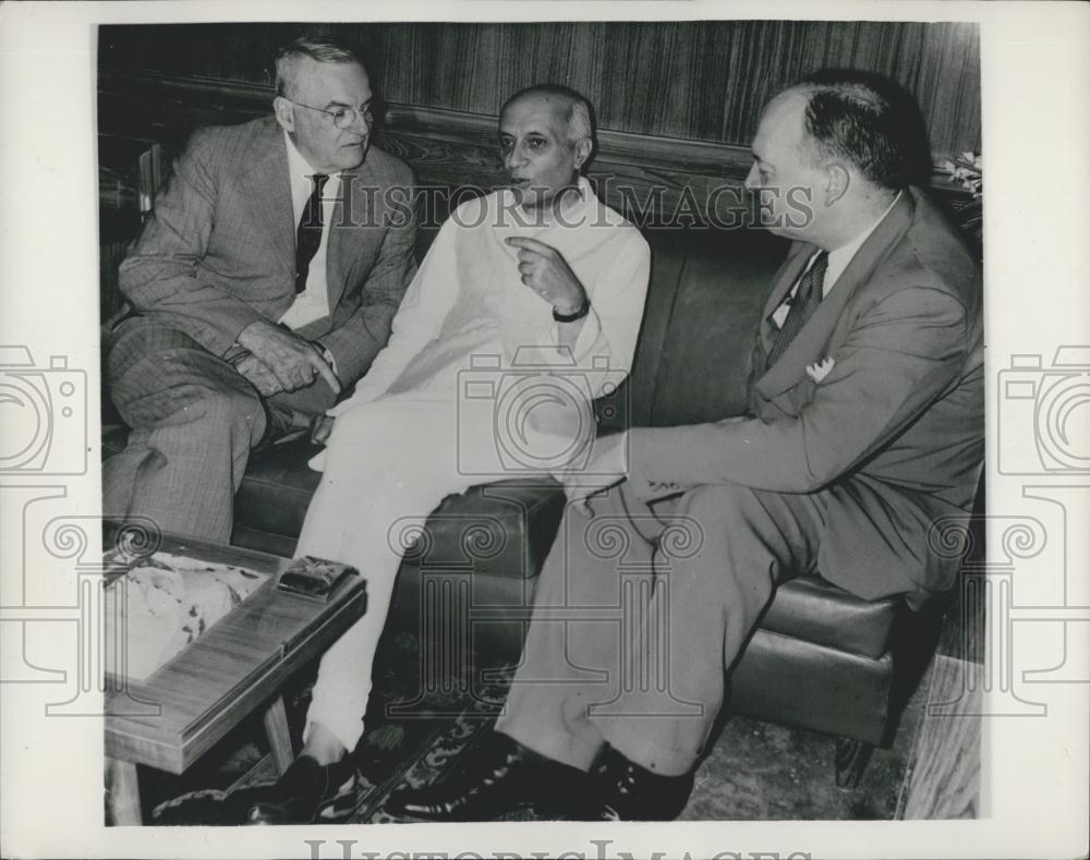 1953 Press Photo US Secretary State Dulles Meets Prime Minister Nehru New Delhi - Historic Images