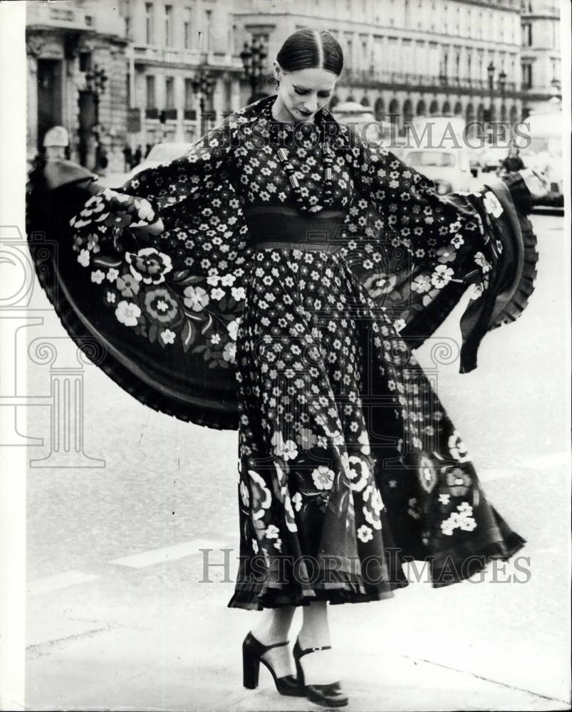 Press Photo Colorful Outfit From Autumn Collection From Lanvin Boutique - Historic Images