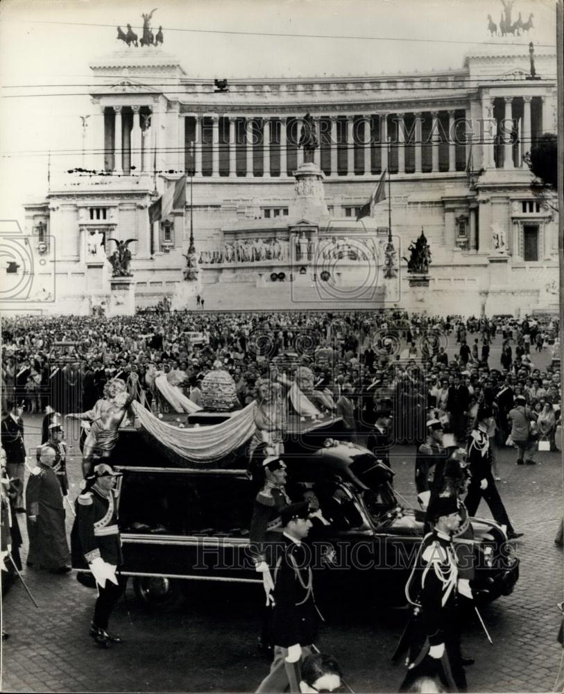 1958 Press Photo Funeral of the Pope at St. Peter&#39;s Basilica - Historic Images