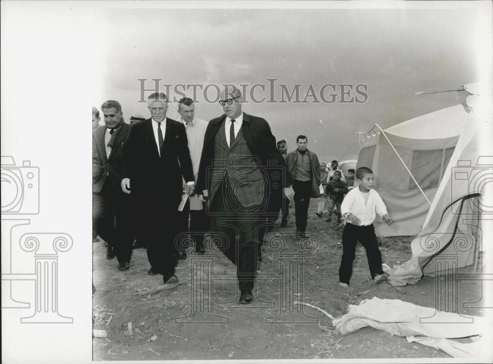 Press Photo Michigan Governor Romney Walking Through Ghor Nimrin Camp Jordan - Historic Images