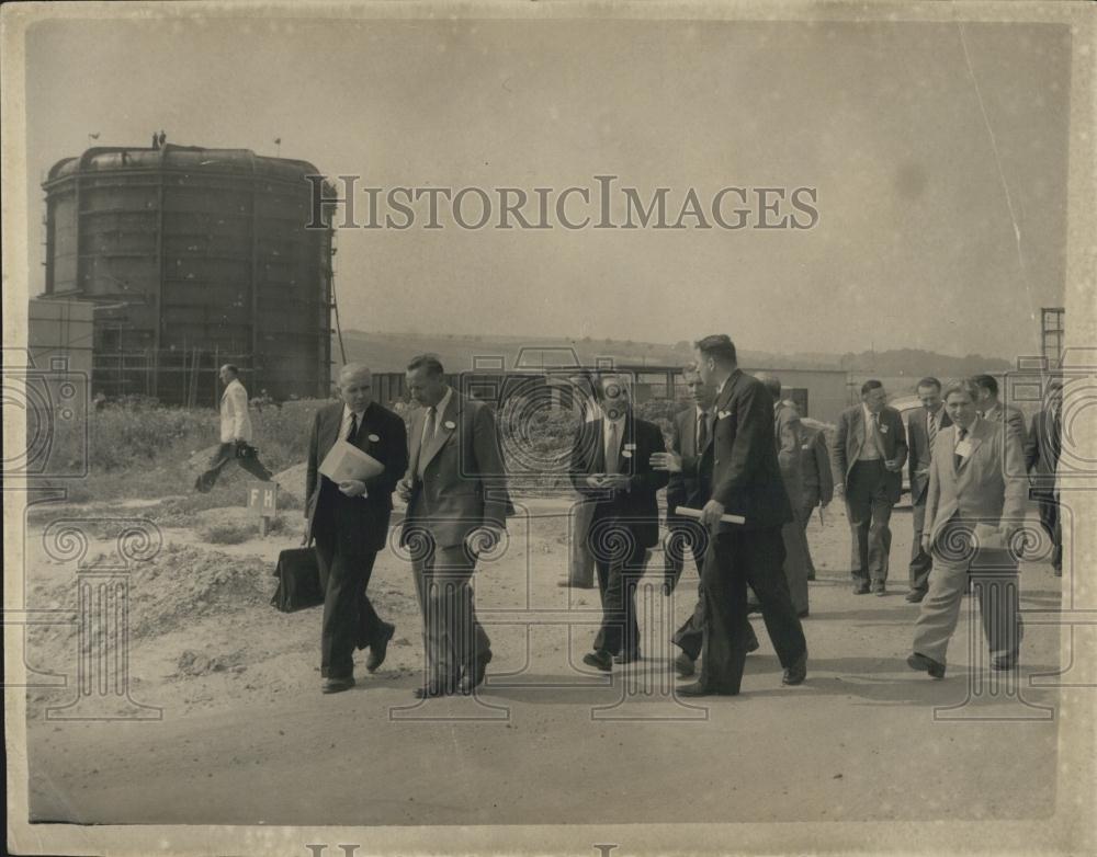 1955 Press Photo Scientists at Benson R.A.F. Station - Historic Images