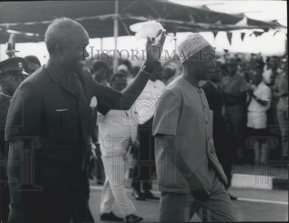 Press Photo Dignitaries Arrive Good Neighbours Conference Daressalaam - Historic Images