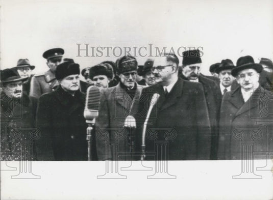 1955 Press Photo Chancellor Raab arrived in Moscow - Historic Images