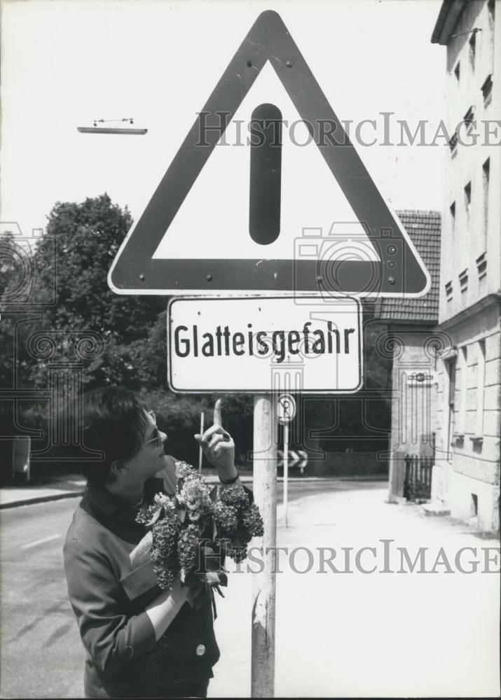1964 Press Photo &quot;Danger! Icy Road&quot; - Historic Images