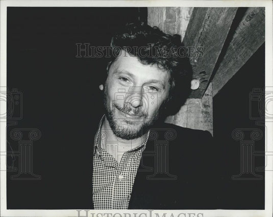 Press Photo Robert Waldon of the CBS television series 'Lou Grant' - Historic Images