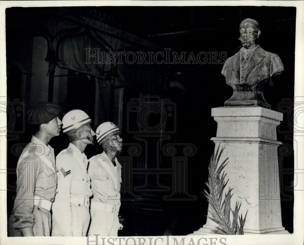 1956 Press Photo The Bust of Vicomte Ferdinand de Lesser - Historic Images