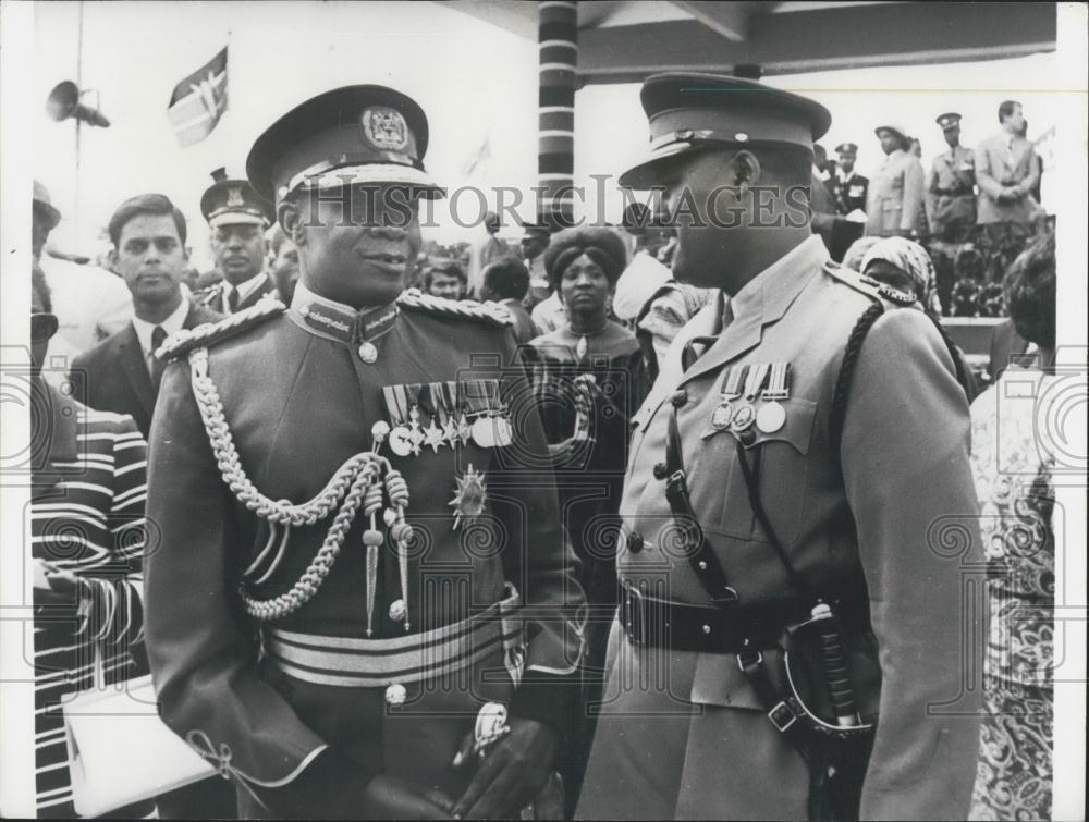 1971 Press Photo Maj-Gen. Ndolo &amp; Mt Matu in Kenya - Historic Images