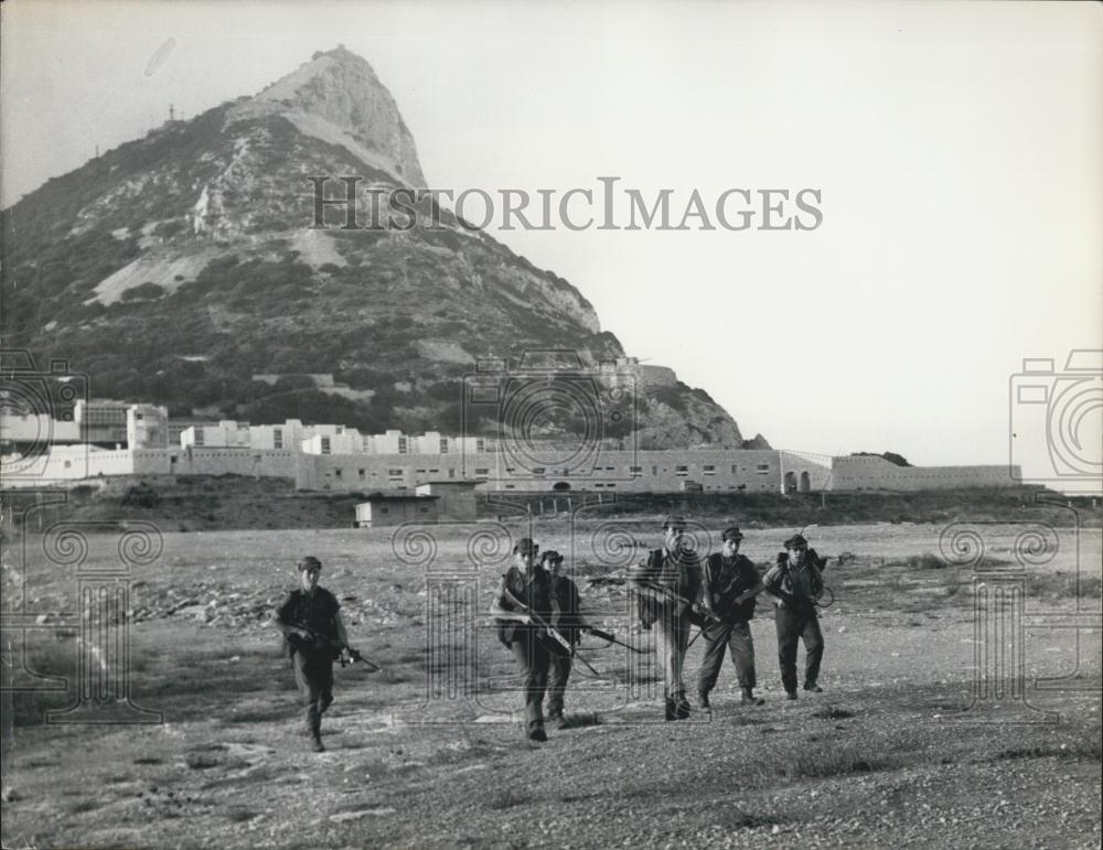 1969 Press Photo Royal Irish Rangers, Military Exercise, Gibraltar - Historic Images