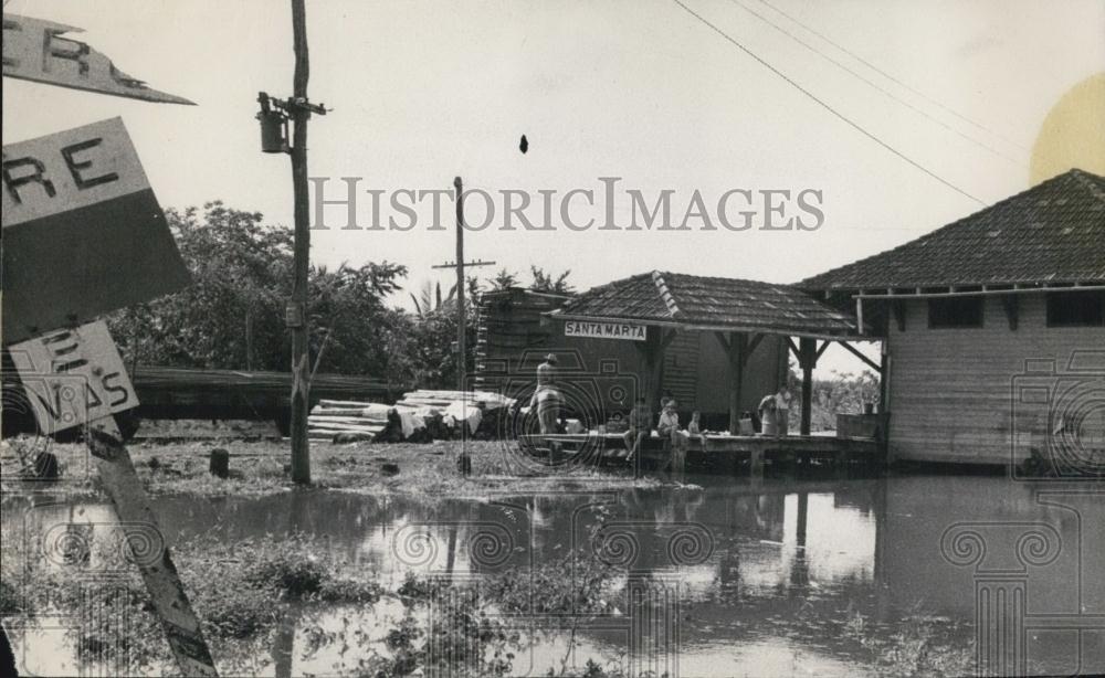 1964 Press Photo View of Santa Marta village flooding - Historic Images