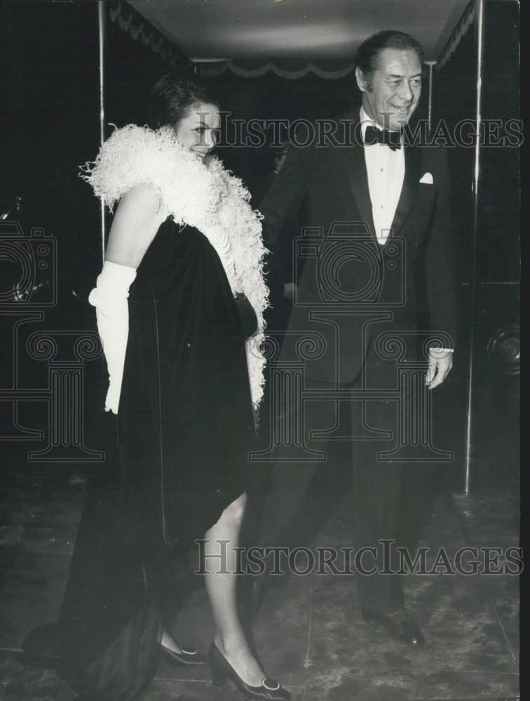 Press Photo Rex Harrison Actor Arrives With Wife Rachel Roberts Doctor Dolittle - Historic Images