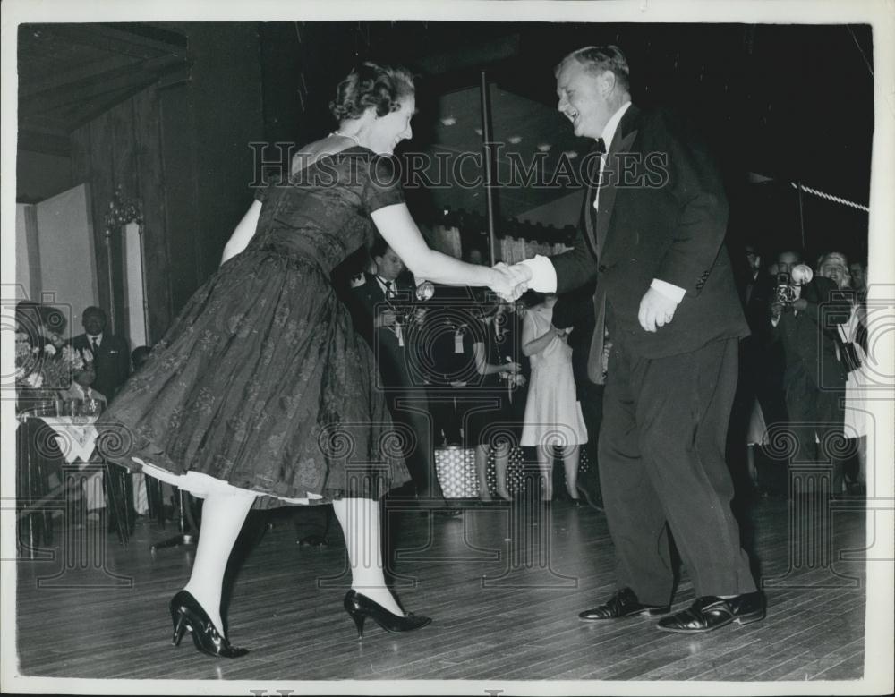 1961 Press Photo Lord Hailsham and his wife doing the &quot;rocking goose&quot;. - Historic Images