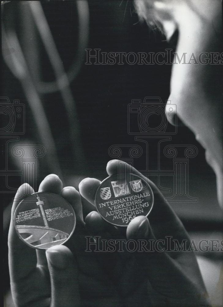 1965 Press Photo First World Exhibition Transport Communication Memorial Coins - Historic Images