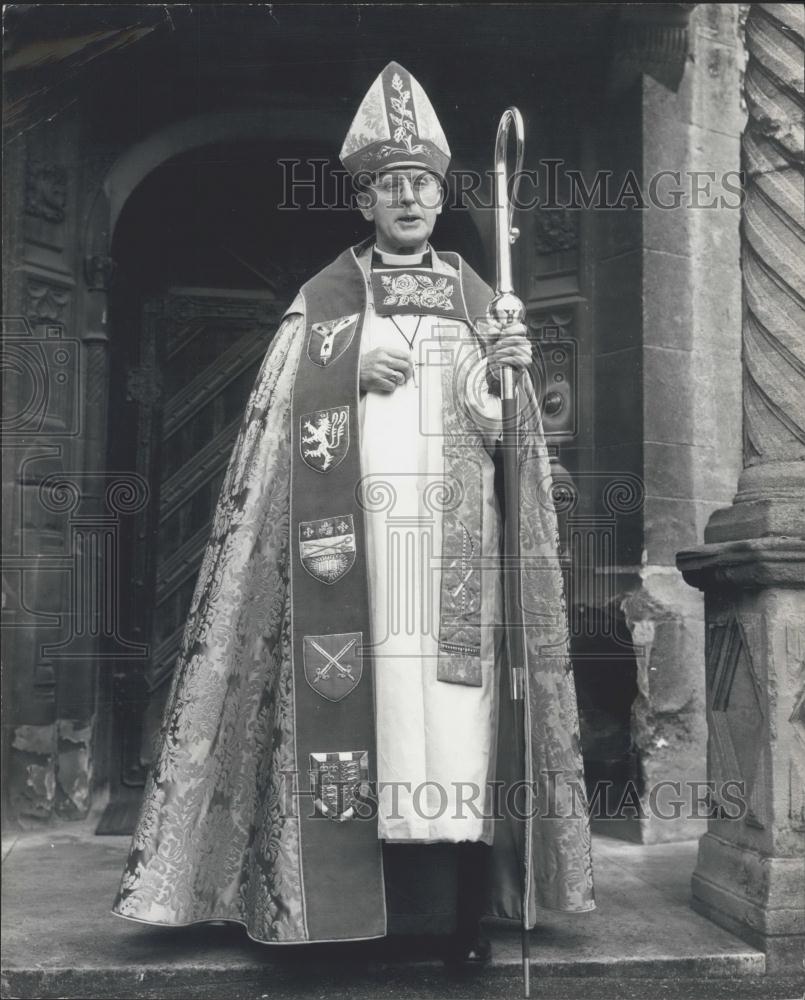 1975 Press Photo Dr. Donald Coggan wearing his new Cope - Historic Images