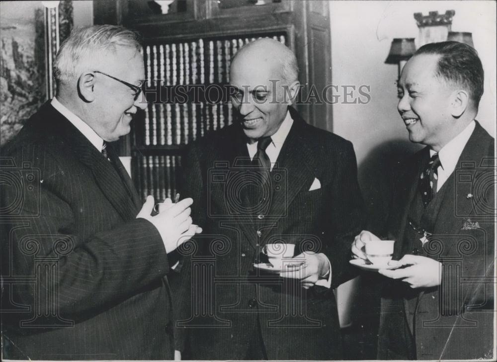 1949 Press Photo India PM Pundit Nehru ,Mr. Vishinsey &amp;Bri Gen Carlos P. Romulus - Historic Images