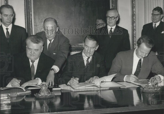1968 Press Photo V.G. Bakaev Minister Merchant Marine Soviet Union G.O. Roberts - Historic Images