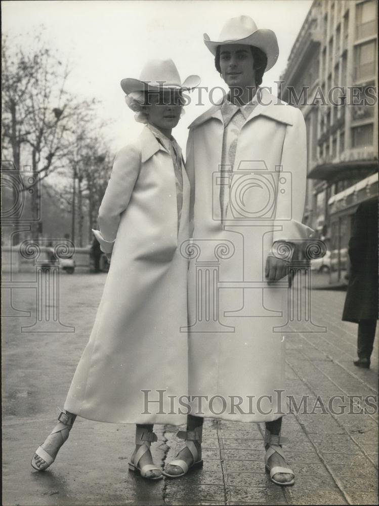 1970 Press Photo Jacques Esterel shows his latest collection - Historic Images