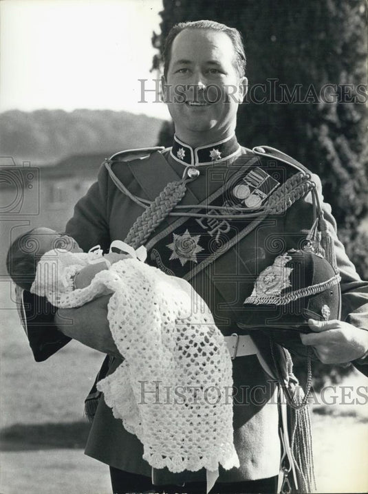 1975 Press Photo Royal Anglican Regiments Garrison Church Baptisms - Historic Images
