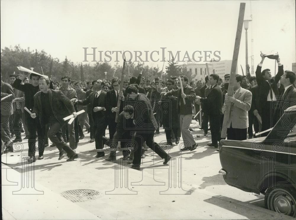 1967 Press Photo large groups of University students supporting politically - Historic Images