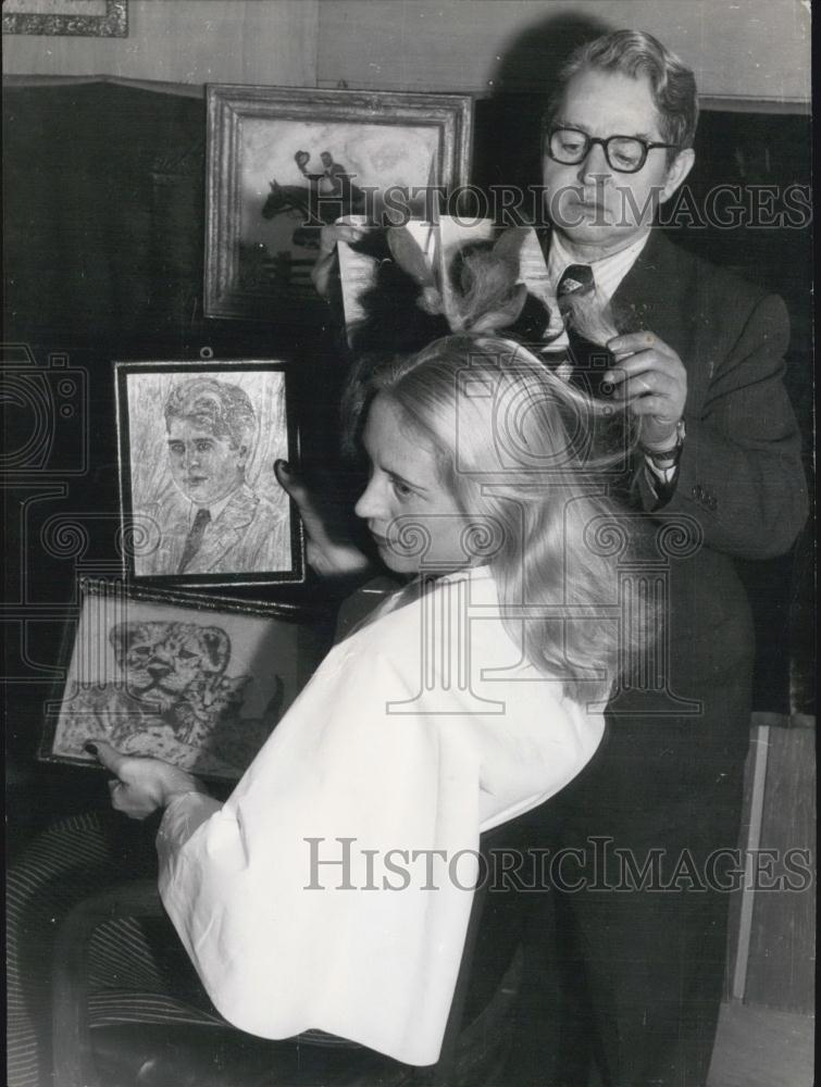 Press Photo 62 year old Frankfurt hairdresses Eugen Ochs - Historic Images