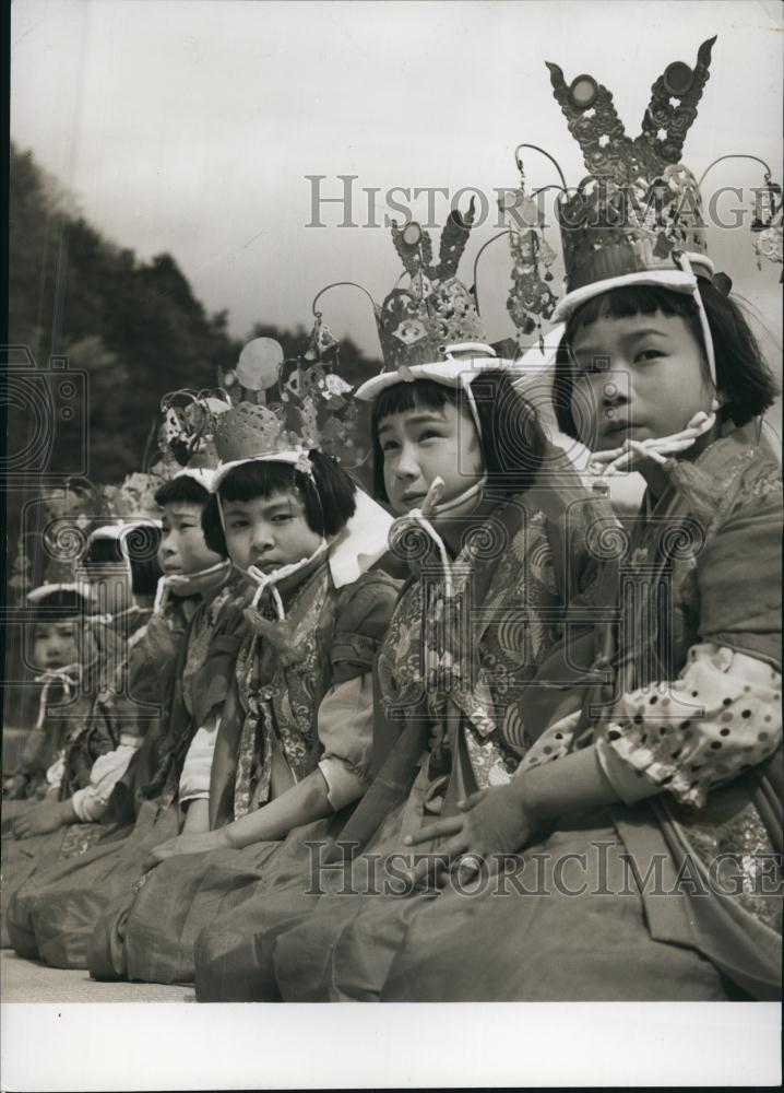 Press Photo Asian Children Lined Up In Ceremonial Gear - Historic Images