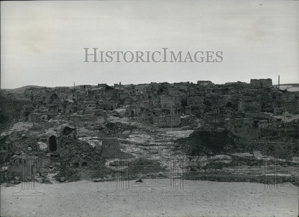 Press Photo Berber Houses built on the very edge of the mountain side at Nalut. - Historic Images