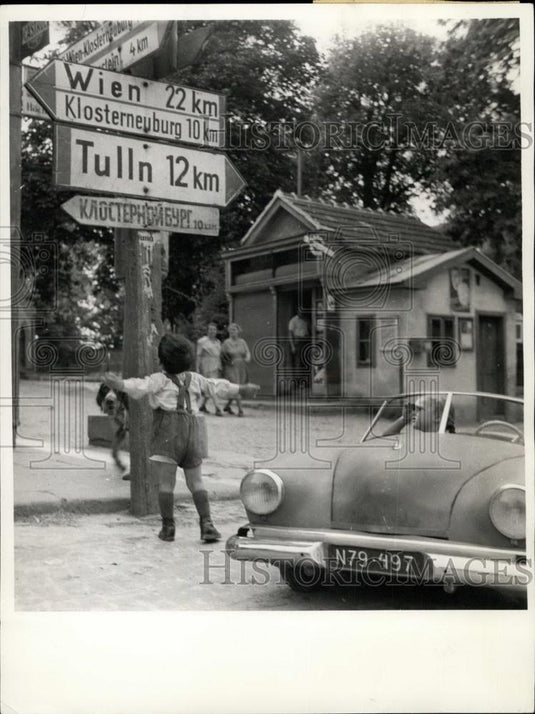Press Photo Two-years-old Alfred Schwarzfrom from St. Andrae-Woerdern - Historic Images