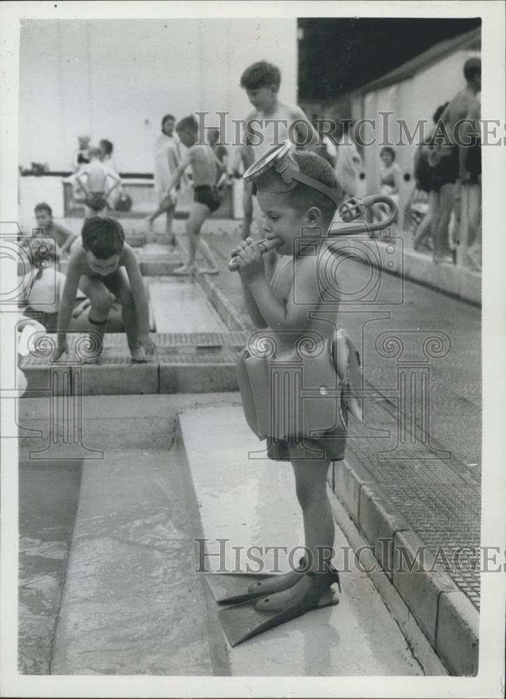 Press Photo Jeffery Schouten ,4,at Roshampton Swimming Pool - Historic Images