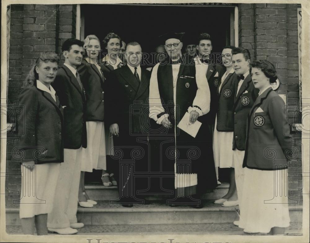 1955 Press Photo Bishop of Dover and Mr. Billy Butlin at St. George&#39;s Hotel - Historic Images