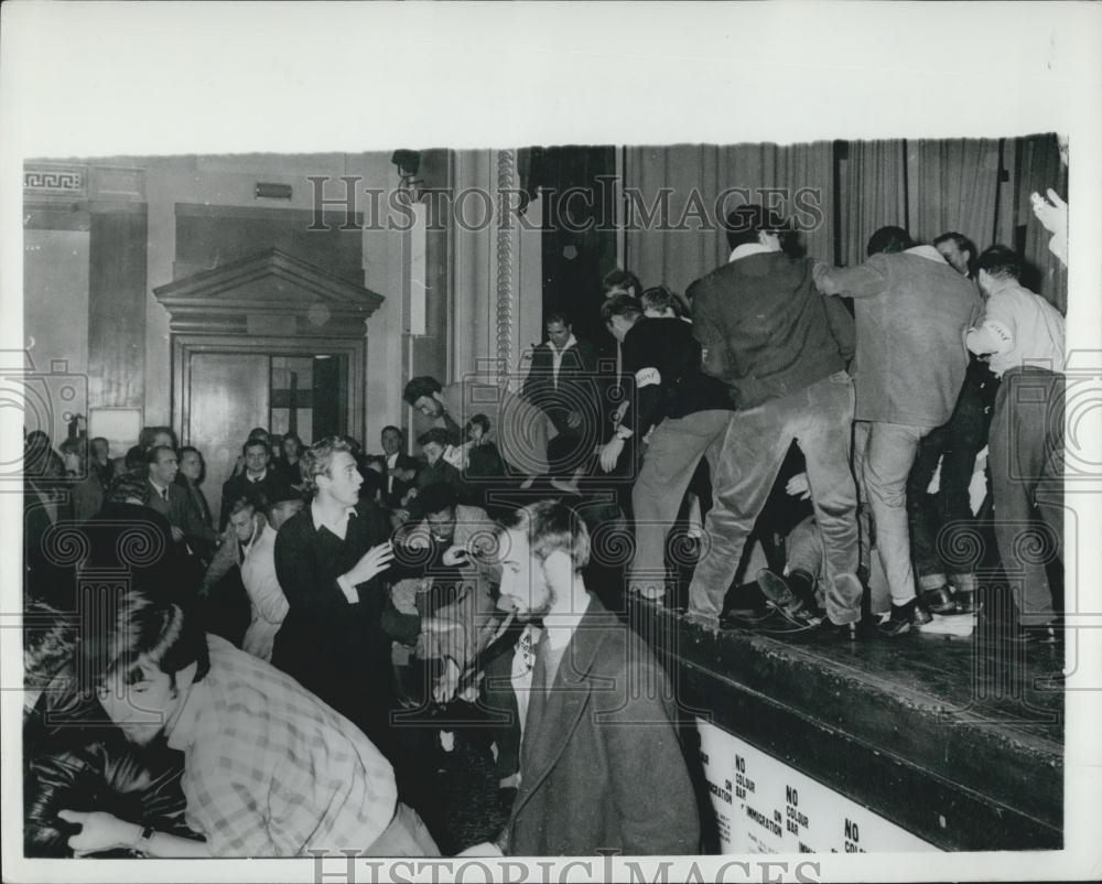 1961 Press Photo Race Riots at St. Pancras Town Hall. Keep Britain White&quot;&quot; - Historic Images