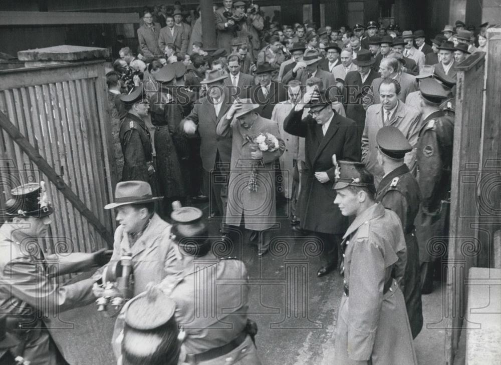 1958 Press Photo Anastas Mikoyan Visit Bonn Station Heinrich Von Brentano - Historic Images