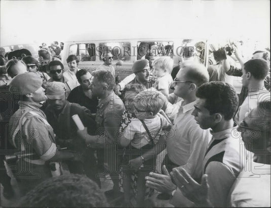 1970 Press Photo Passengers Released From Hijacked Airliner Revolution Airfield - Historic Images