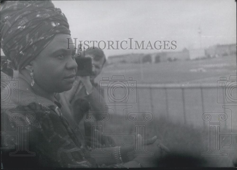 1970 Press Photo President of the UN Angie Brooks Randolph At The Berlin Wall - Historic Images