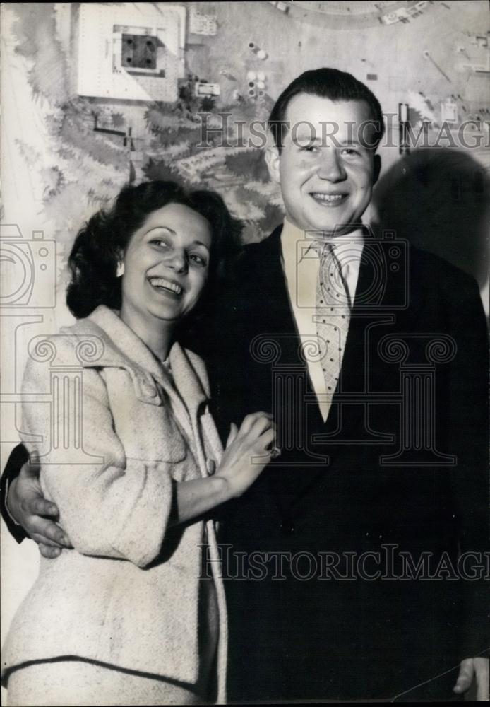 1956 Press Photo Serge Menil, Fine Arts student &amp; his wife - Historic Images