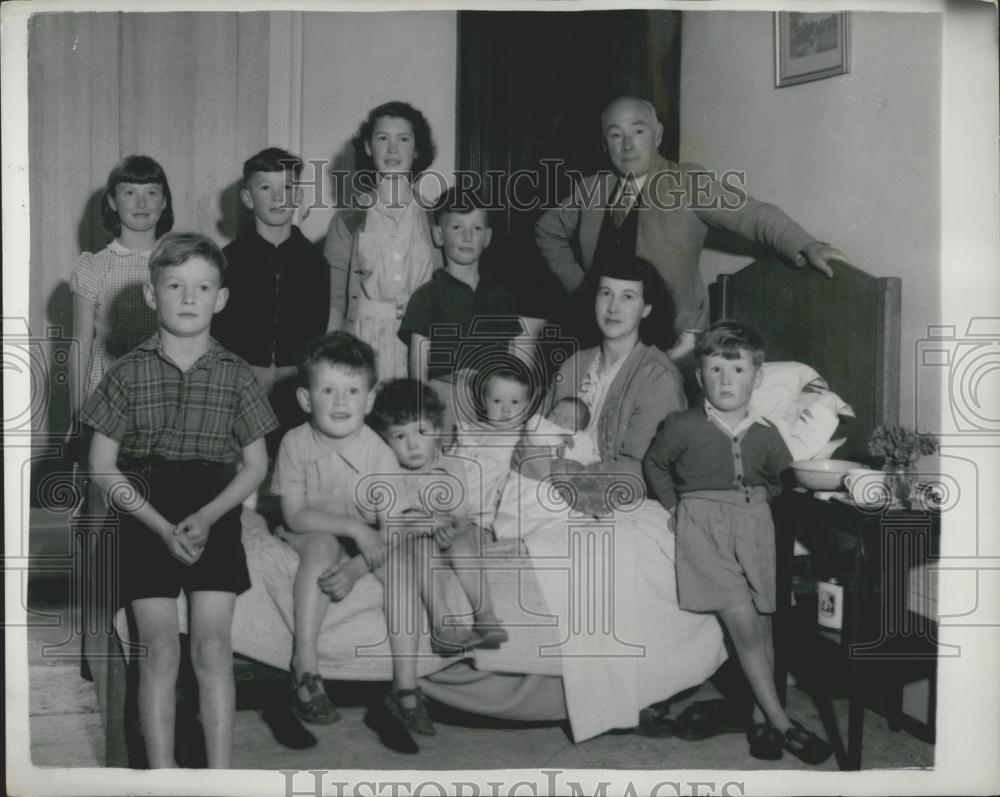 1954 Press Photo Dr. Mervin Seymour Pembrey,wife Lottie and their 10 children - Historic Images