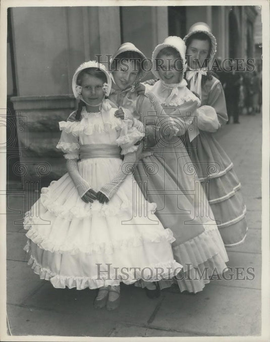 Press Photo Children's Dress Parade for Royal Artillery Searchlight Tattoo - Historic Images
